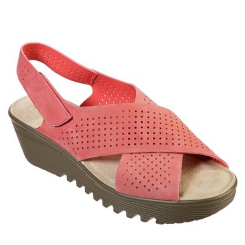 Skechers Petite parallel plot in coral sandals size 8.5